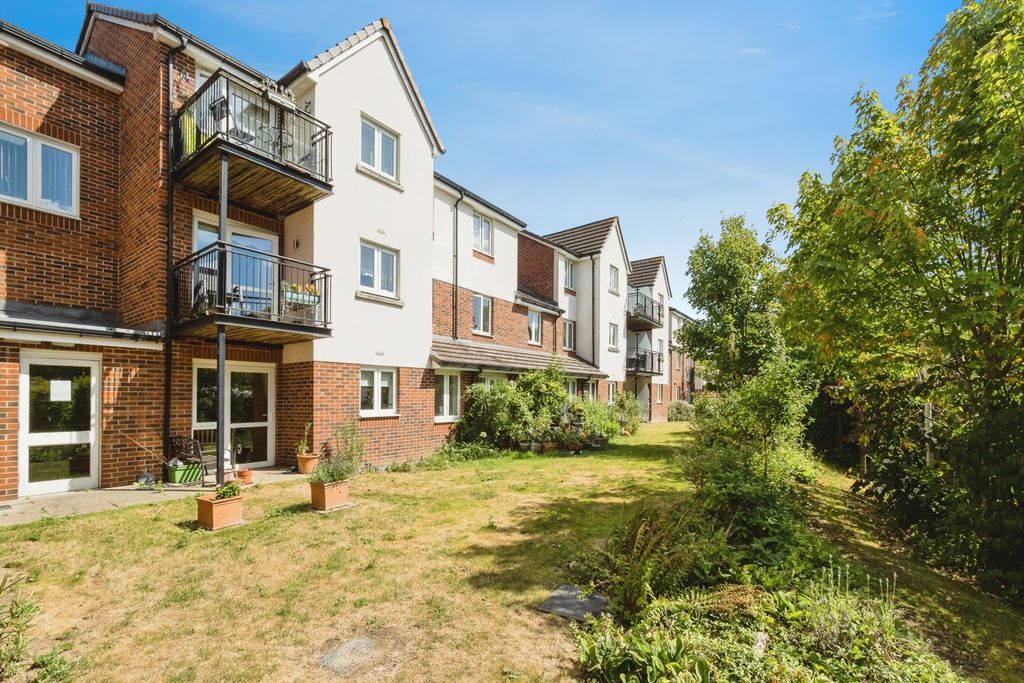Additional image 15 of 2 bed flat for saleWhite Hart Lane, Romford RM7