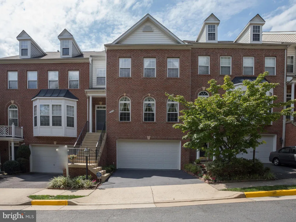 8834 Royal Doulton Lane, Fairfax, VA 22031