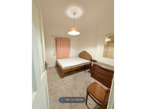The Grove, Greenford UB6, Room to rent