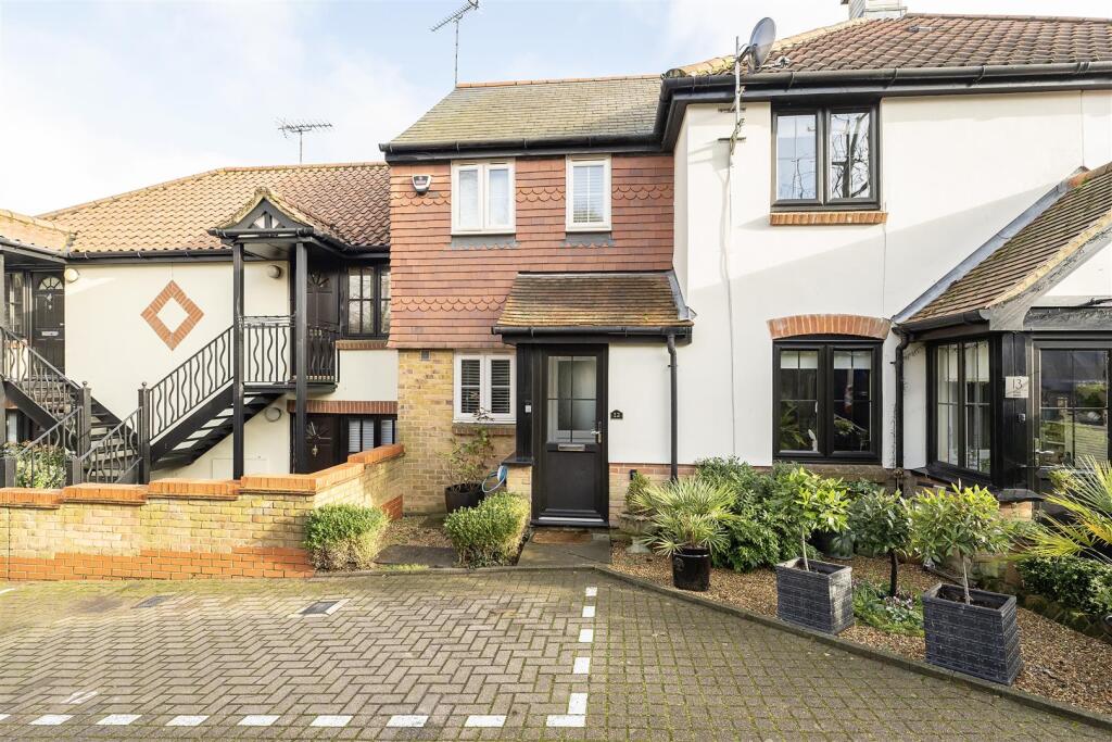Loire Mews, Harpenden