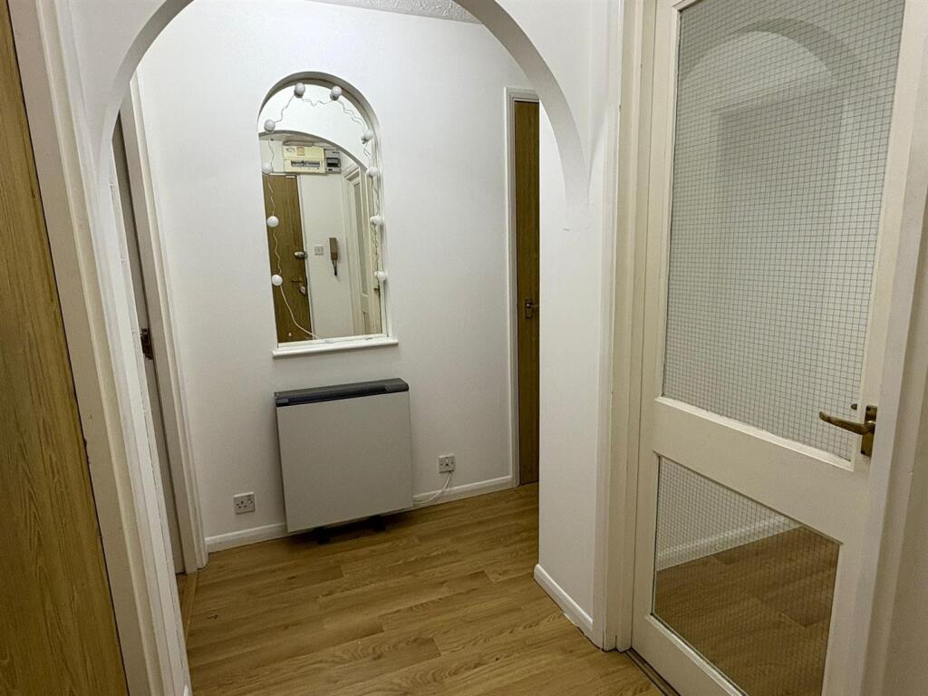 Tudor Close, Hatfield photo 5