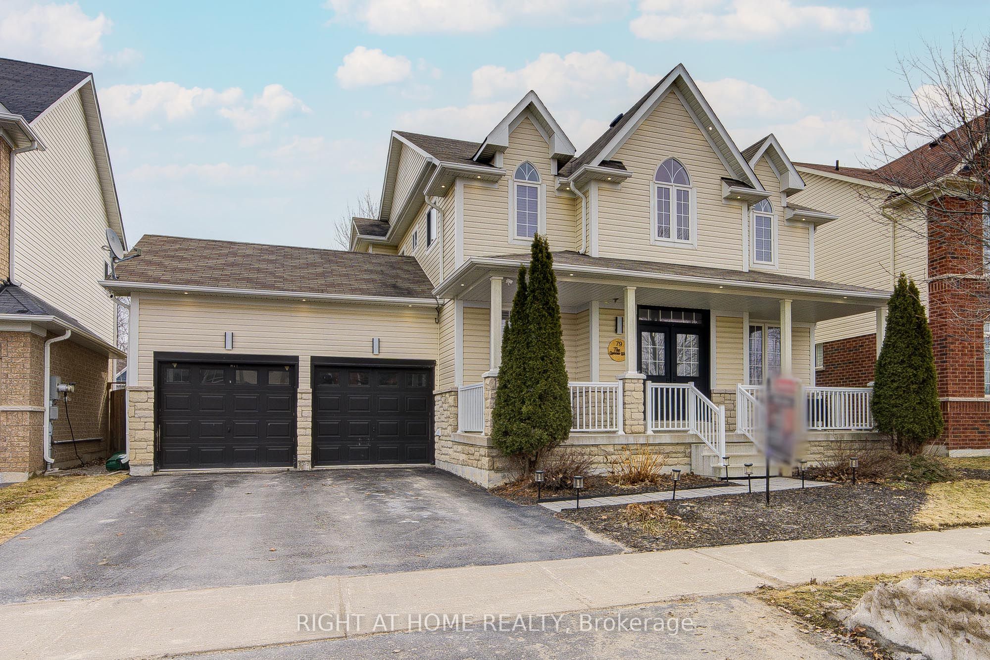 79 The Queensway Way, Barrie, ON, L4M 7J3