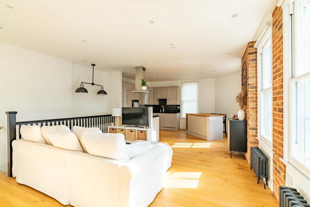 Sovereign Way, St. Albans, Hertfordshire, AL3