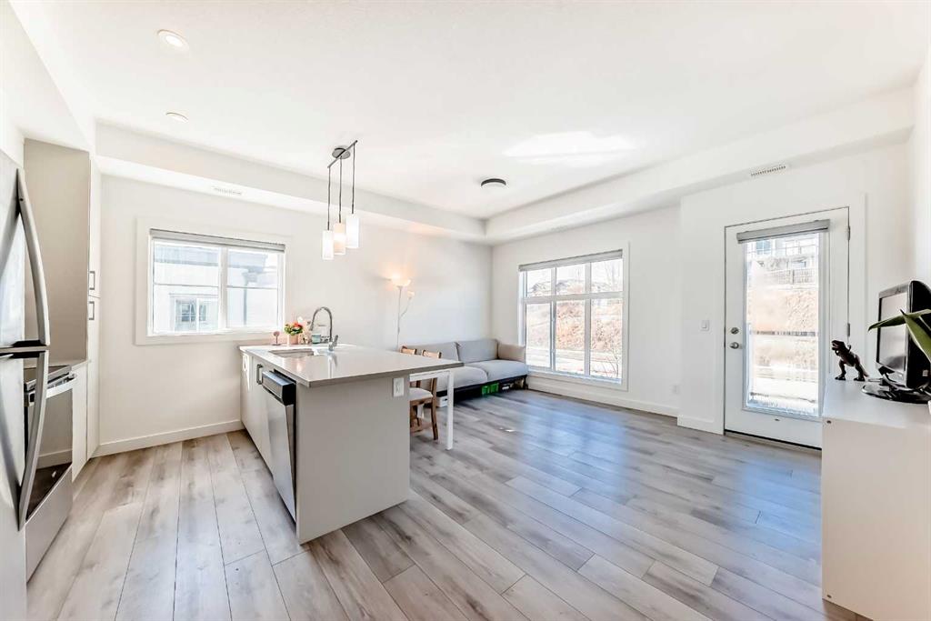 Additional image 6 of 123 Spring Creek Common SW, Calgary, AB, T3H 6E2