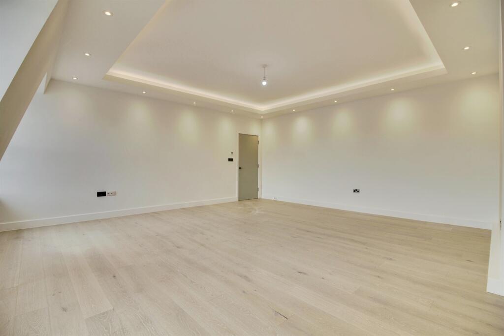 Additional image 4 of Stonehills, Welwyn Garden City