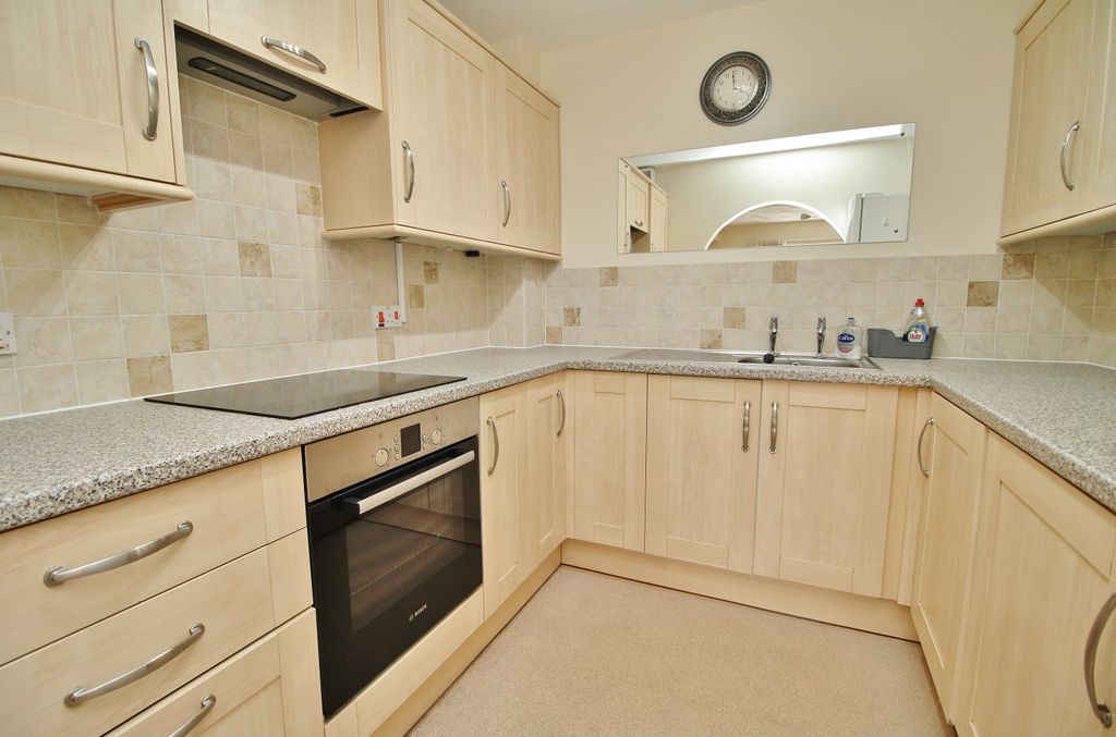 Additional image 3 of 1 bed property for saleOaklands Road, Havant PO9