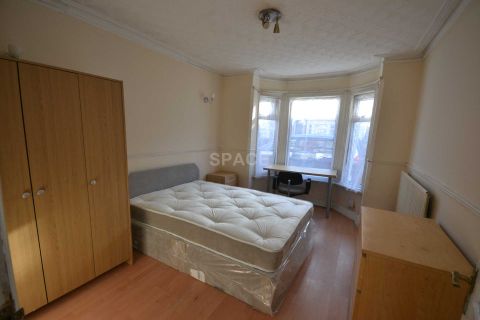 Grange Avenue, Reading, Berkshire RG6