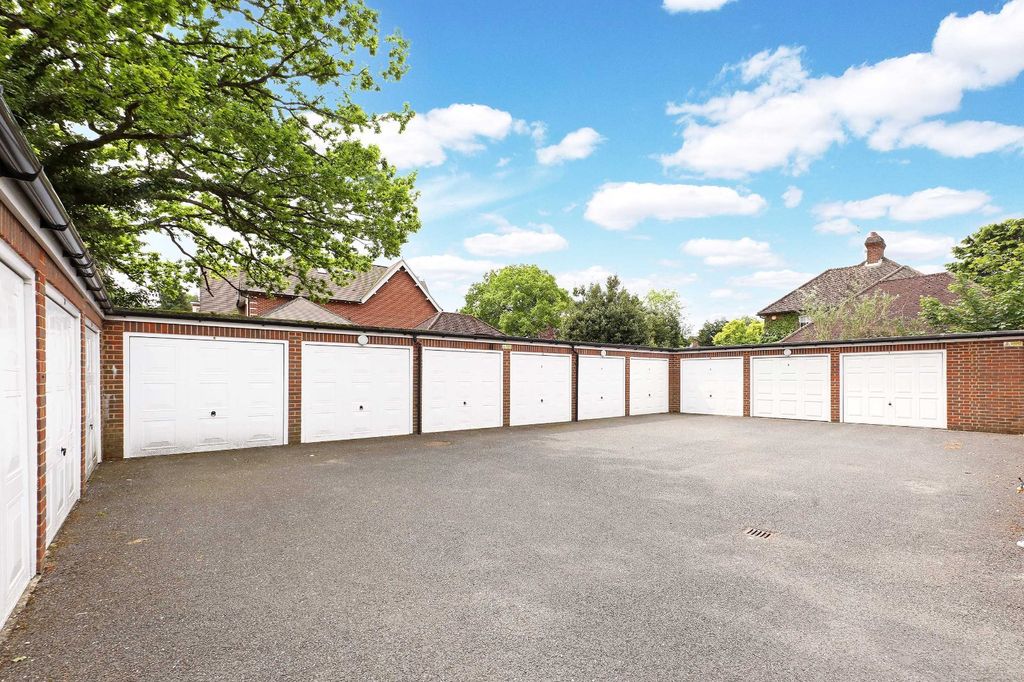 Additional image 16 of 4 bed flat for saleGrove Road, Beaconsfield, Buckinghamshire HP9