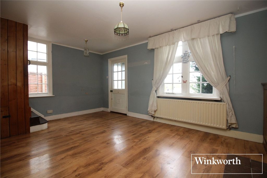 Additional image 4 of 3 bed semi-detached house for saleHogg Lane, Elstree, Borehamwood, Hertfordshire WD6