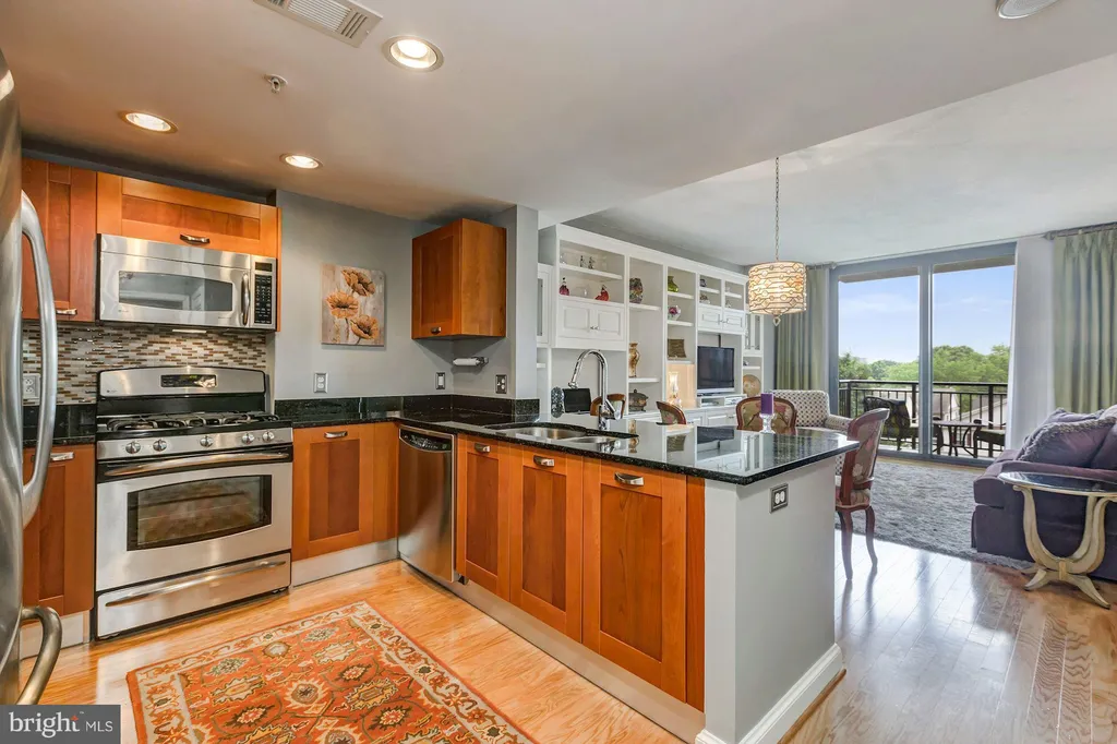 2451 Midtown Avenue Unit 611, Alexandria, VA 22303