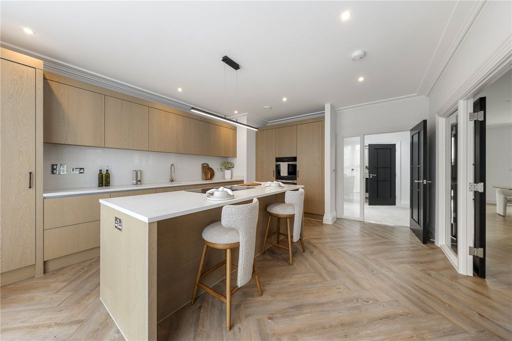 Additional image 4 of 3 bed flat for saleMadeira Walk, Ascot, Berkshire SL5