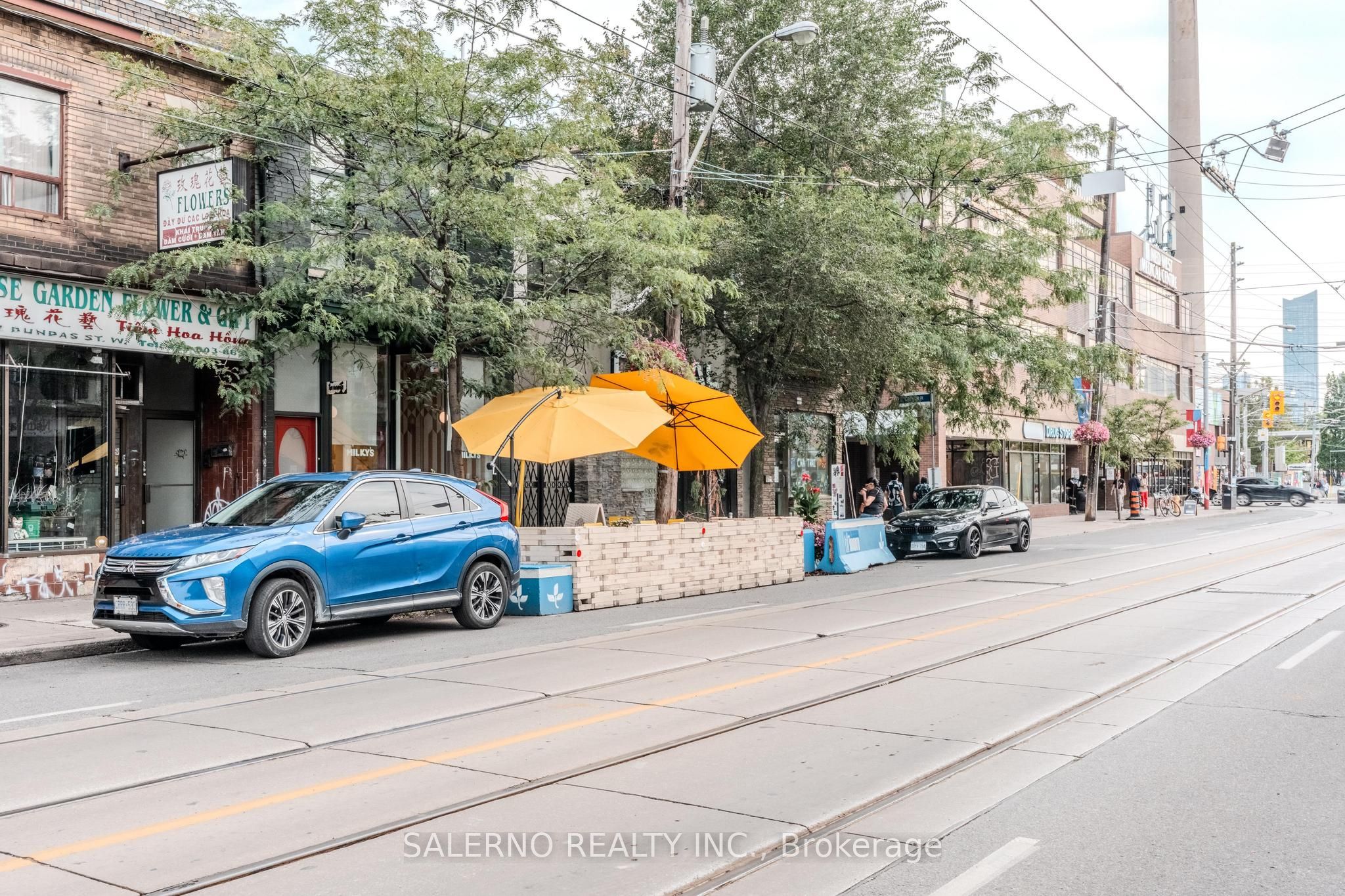 Main-756 Dundas Street W, Toronto, ON, M6J 1T8