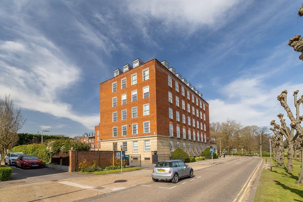 Rosanne House , Third Floor, South Wing , Parkway, Welwyn Garden City, Hertfordshire, AL8 6HG