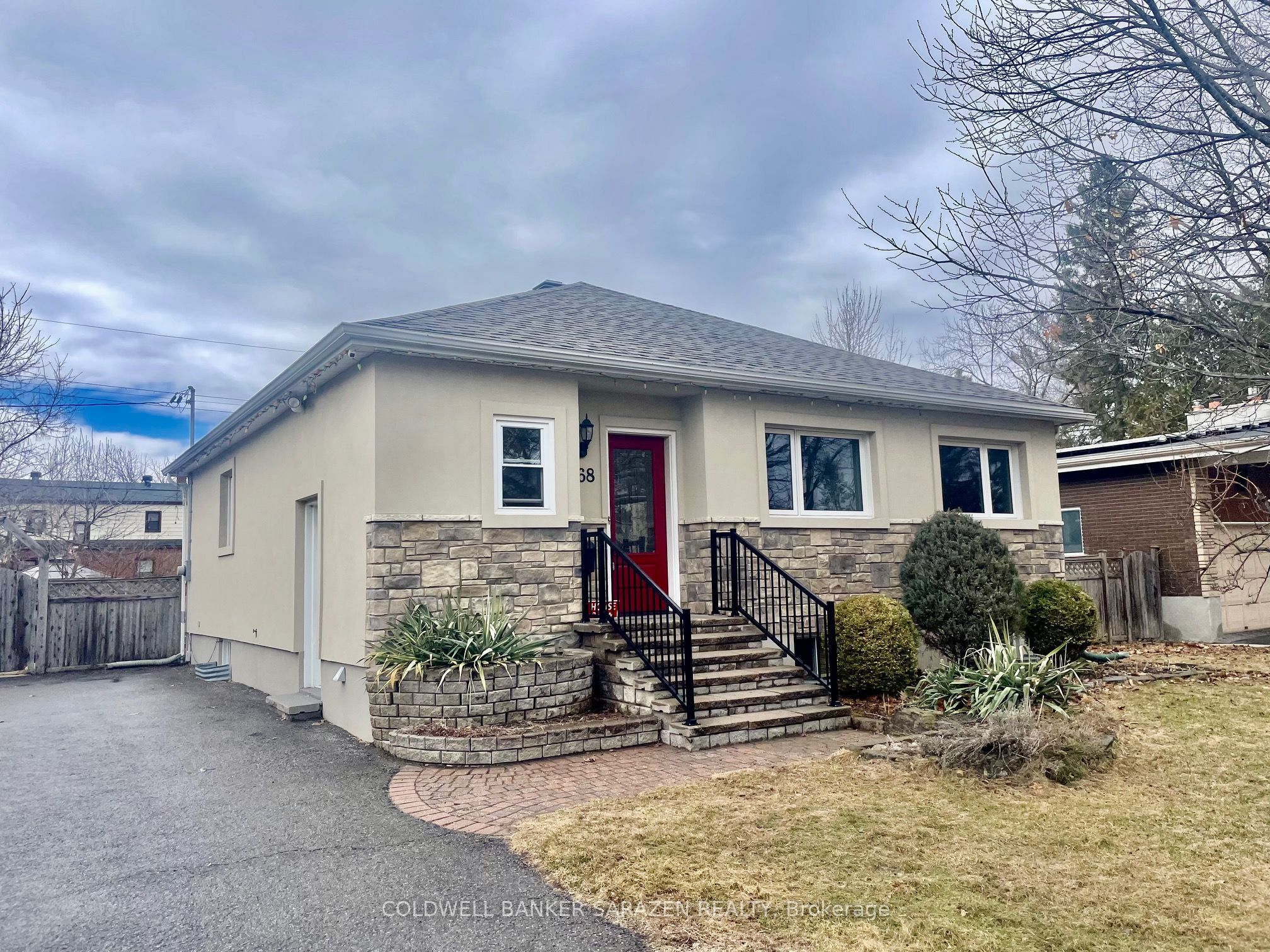 868 Duberry Street, Ottawa, ON, K2A 3T3