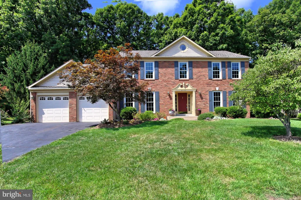 8722 Foxhall Terrace, Fairfax Station, VA 22039