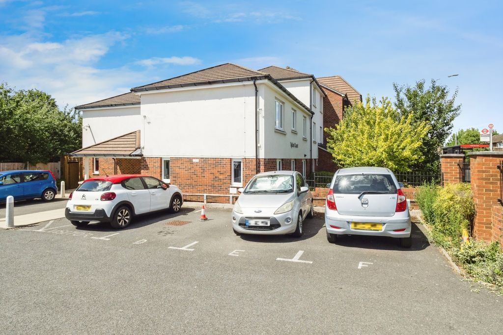 Additional image 17 of 2 bed flat for saleWhite Hart Lane, Romford RM7