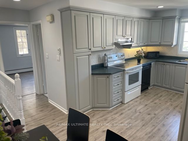 Additional image 3 of 2-213 Close Avenue, Toronto, ON, M6K 2V6