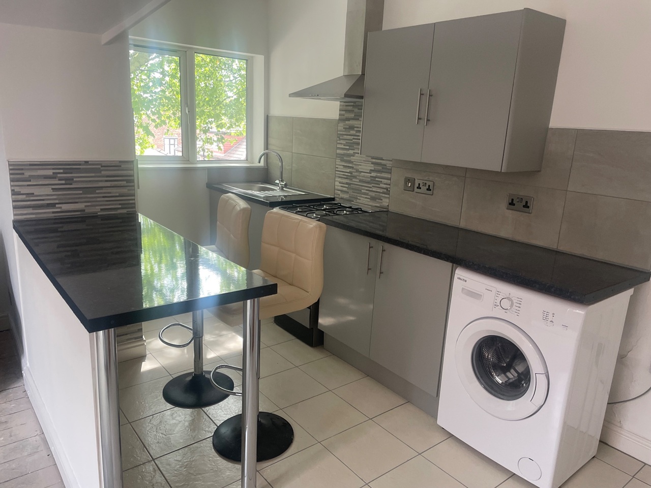 2 Bed Flat, Ayres Road, M16, N1 7GU photo 2