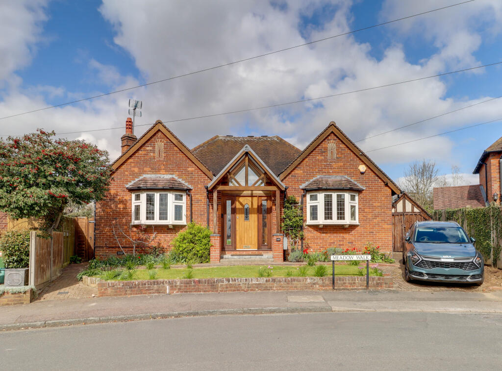Meadow Walk, Harpenden, AL5