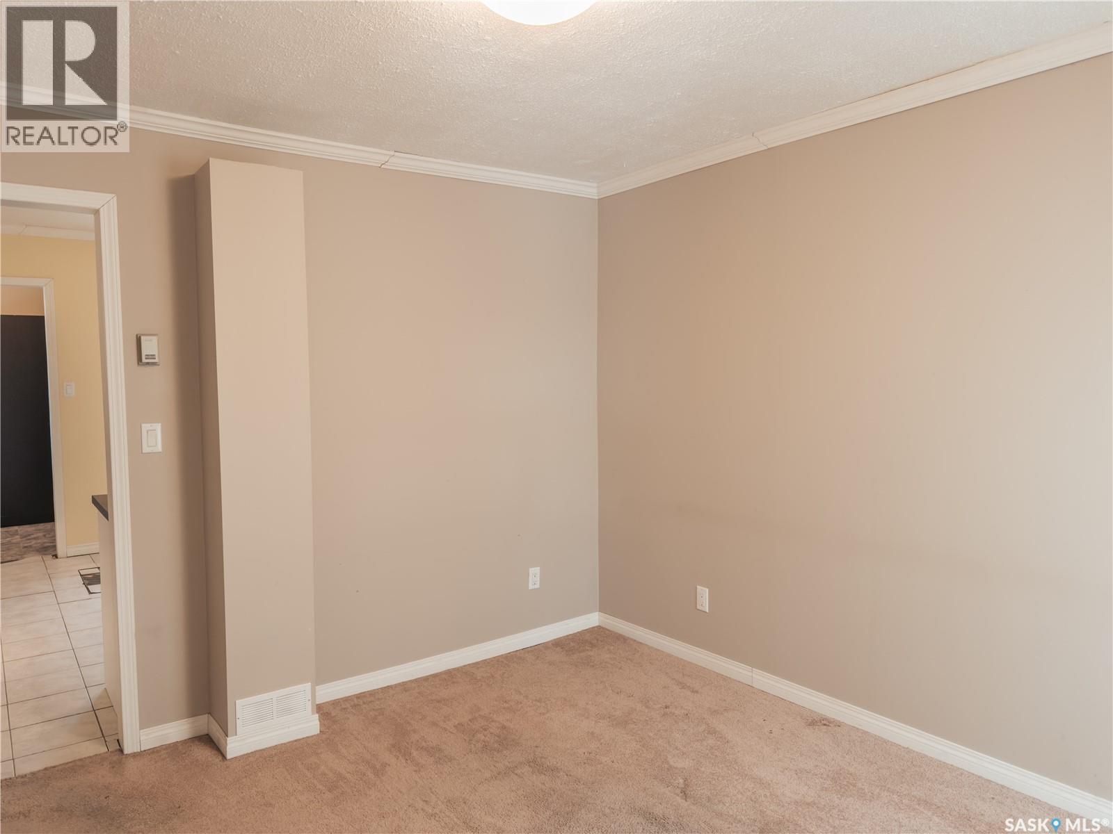 Additional image 3 of 118 32nd Street W, Saskatoon, SK, S7L0S1