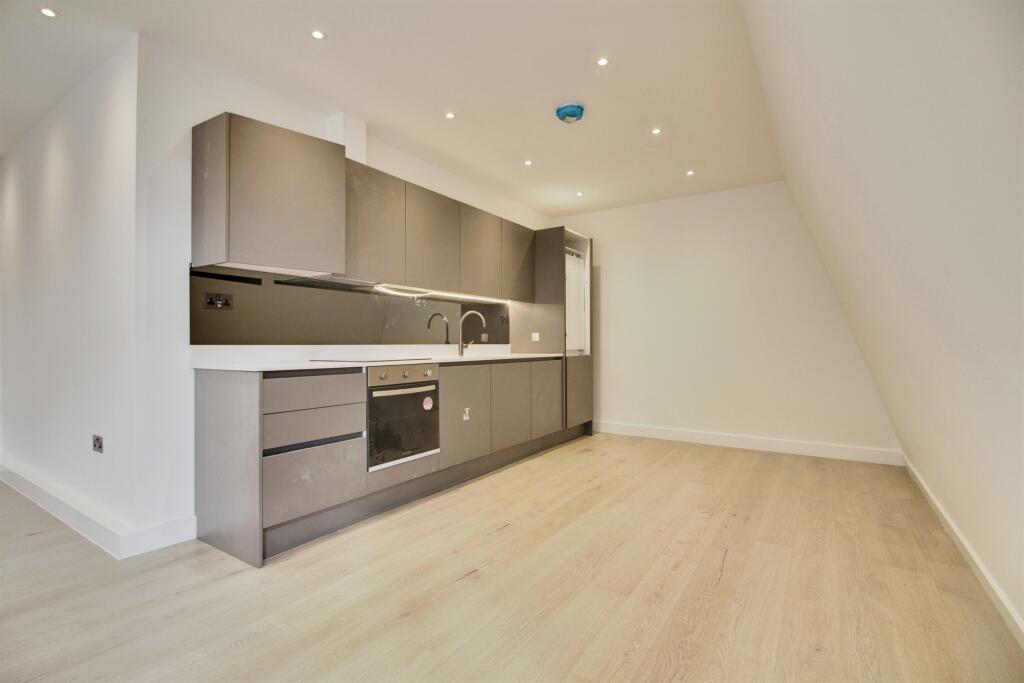 Additional image 7 of Stonehills, Welwyn Garden City