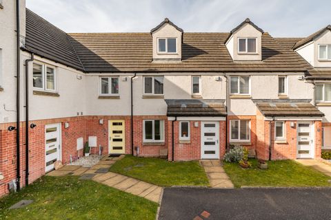15 Larchwood Square, Edinburgh EH12
