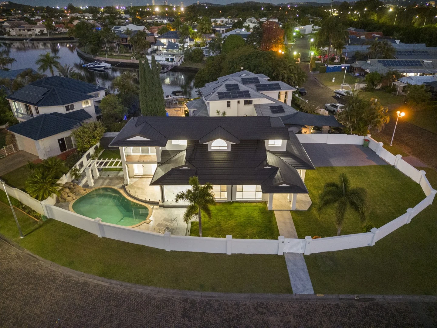 1 Montego Court, Mermaid Waters QLD 4218
