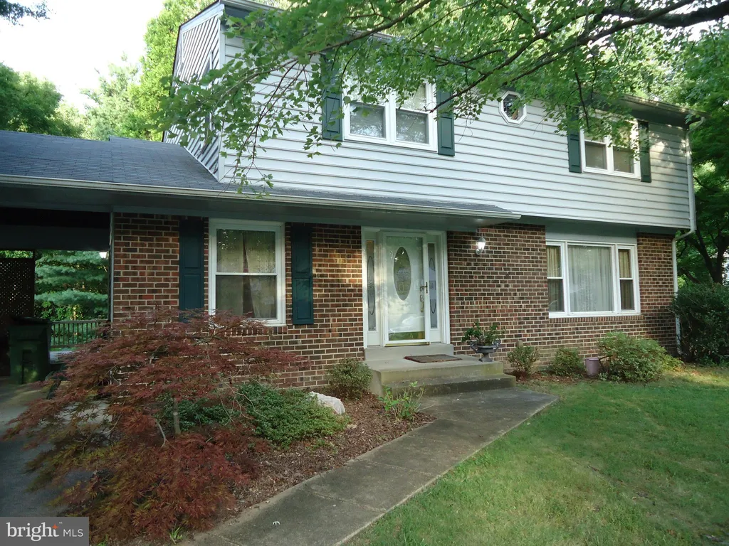 12327 Oakwood Drive, Woodbridge, VA 22192
