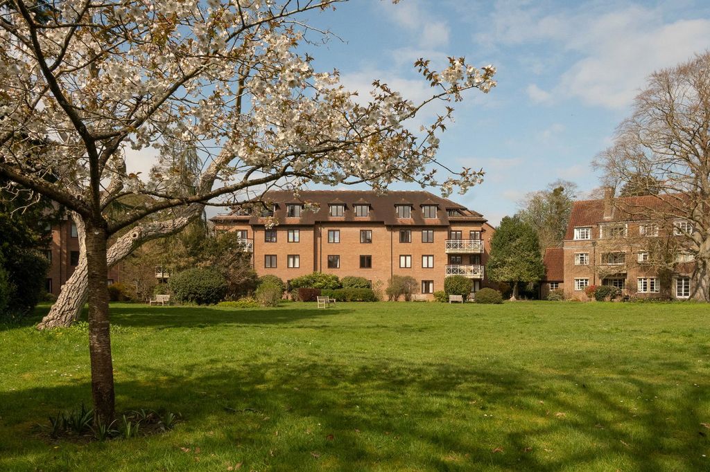 3 bed flat for saleBarrington House, Southacre Drive CB2