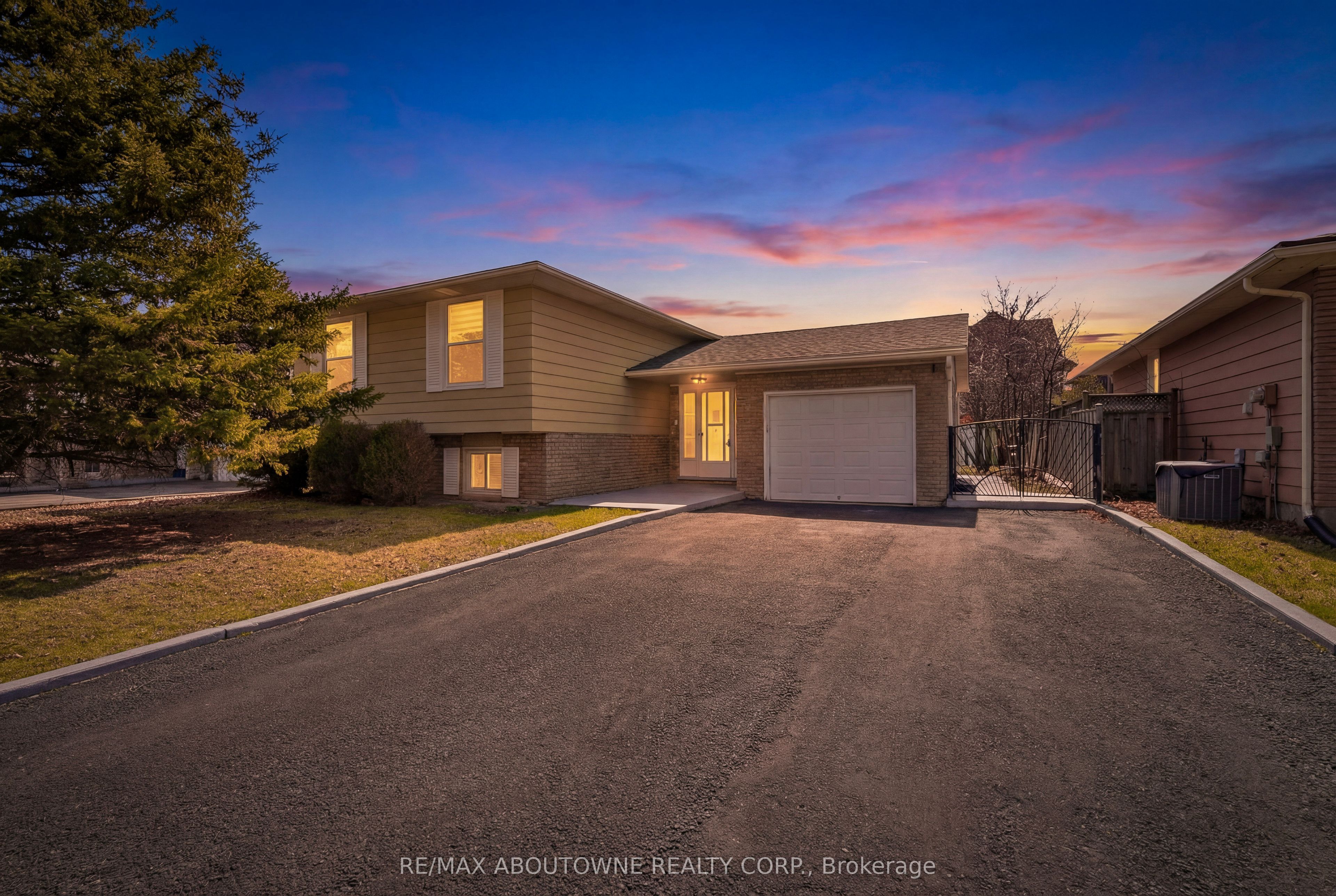 7238 Parkdale Street, Niagara Falls, ON, L2E 5P3