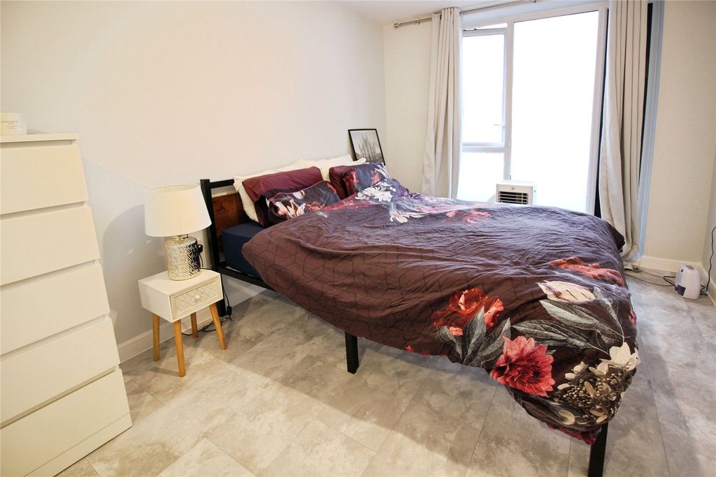 Additional image 2 of 1 bed flat for saleOscar Wilde Road, Reading RG1