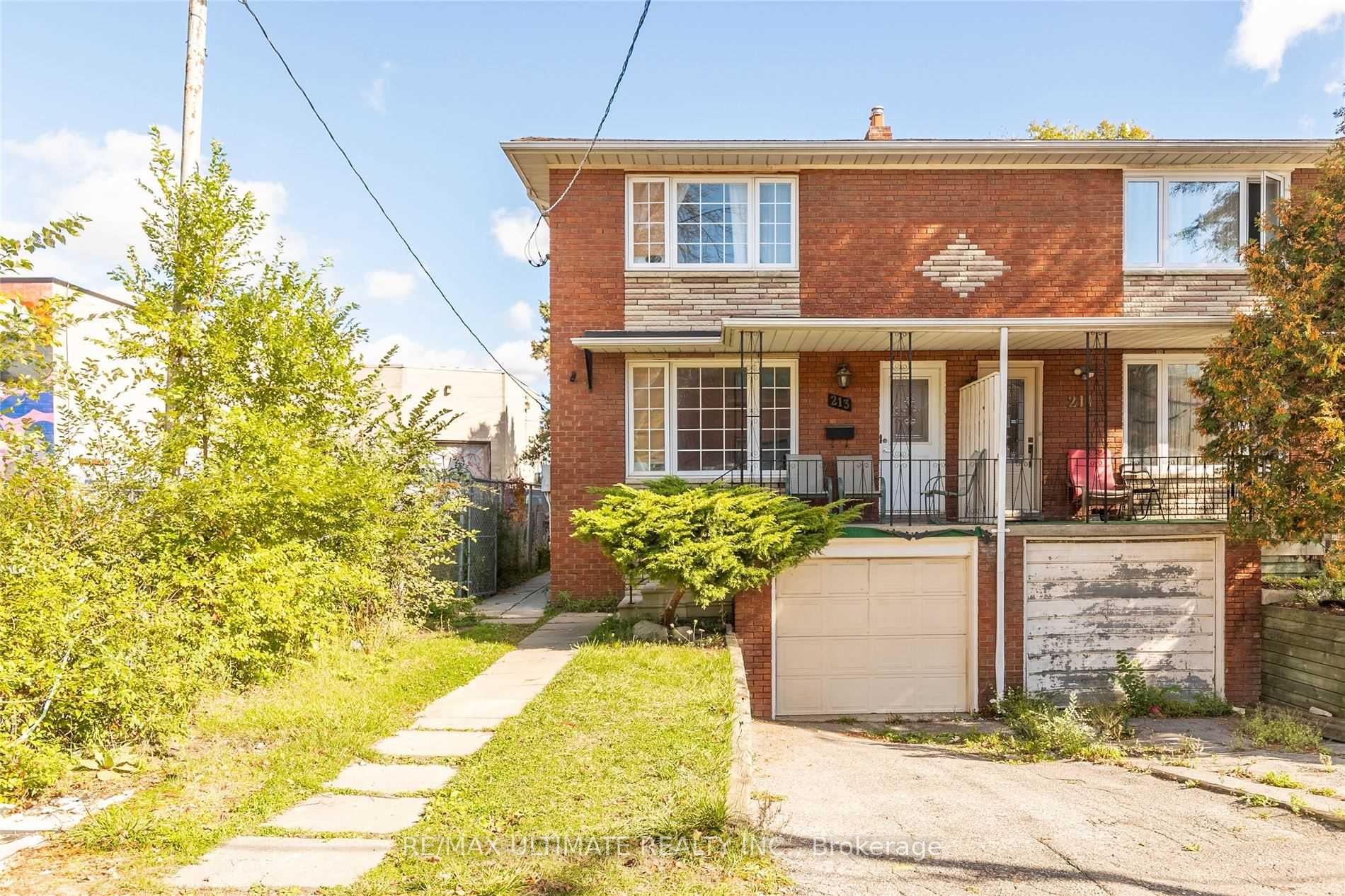 2-213 Close Avenue, Toronto, ON, M6K 2V6