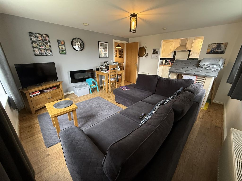 Additional image 2 of 2 bed flat for saleRhodfa'r Ceffyl, Ffoslas, Kidwelly SA17