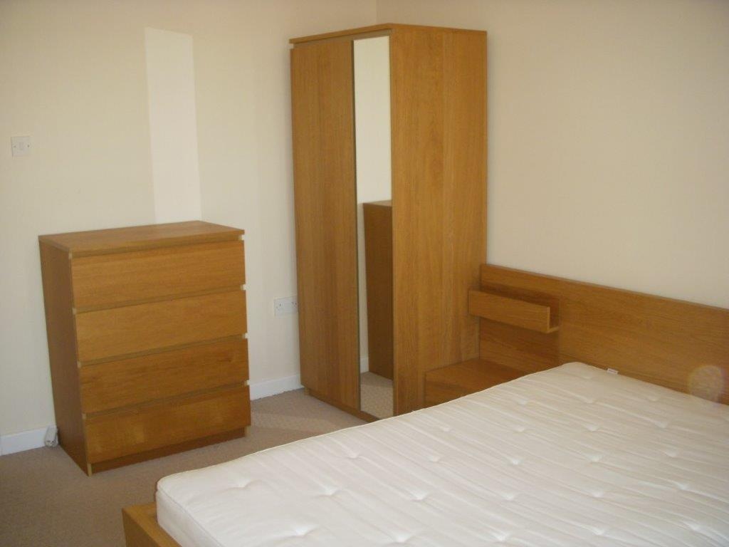 2 Bed Flat, Gilmartin Grove, L6, N1 7GU photo 4