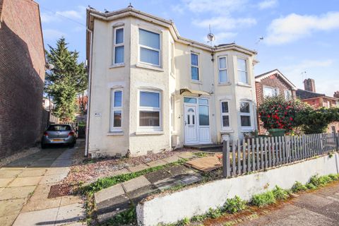 52 Glen Road, Woolston SO19