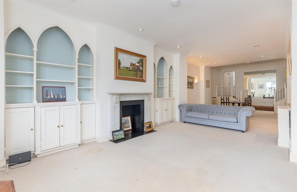 Additional image 3 of 2 bed flat for saleCowes, Isle Of Wight PO31