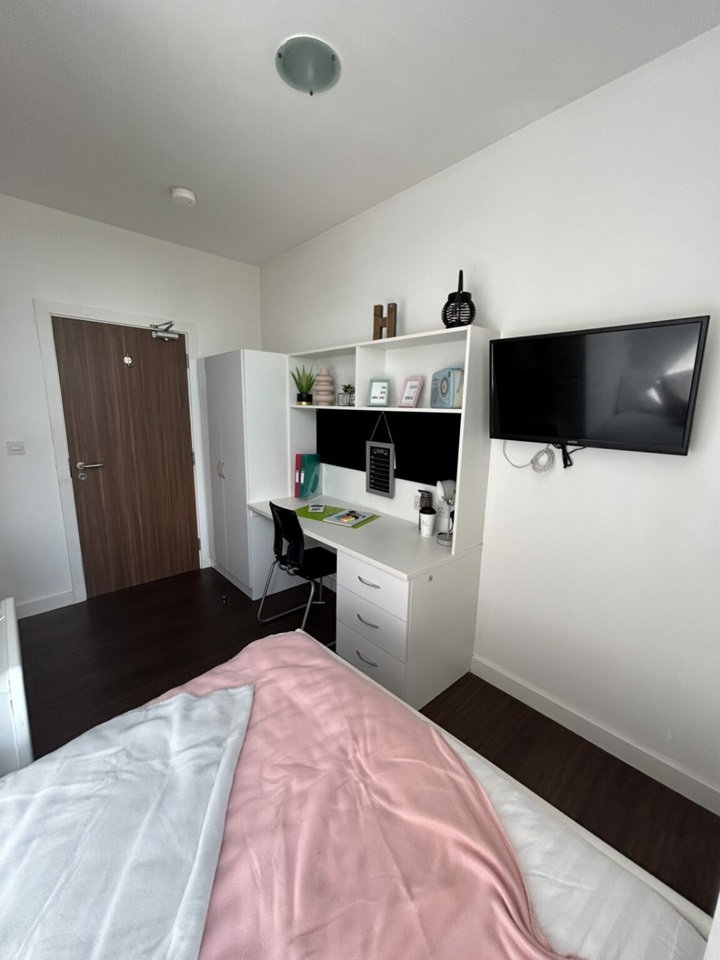 Studio Flat, City Point, L5, N1 7GU photo 2