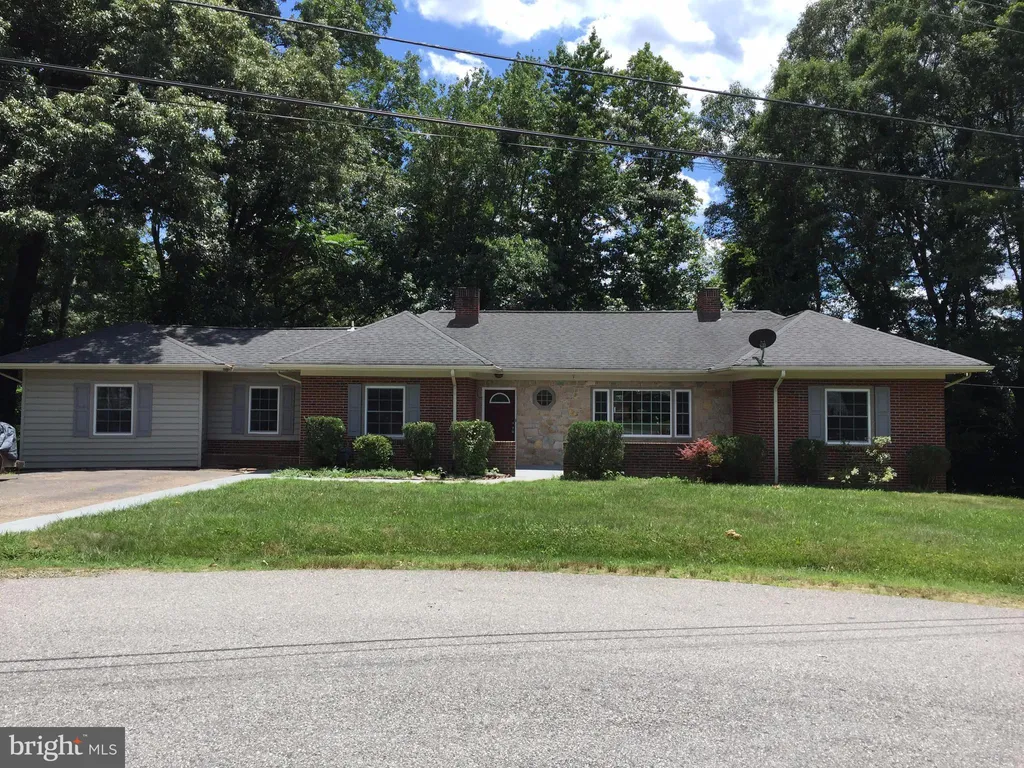 24 Marshall Place, Fredericksburg, VA 22405