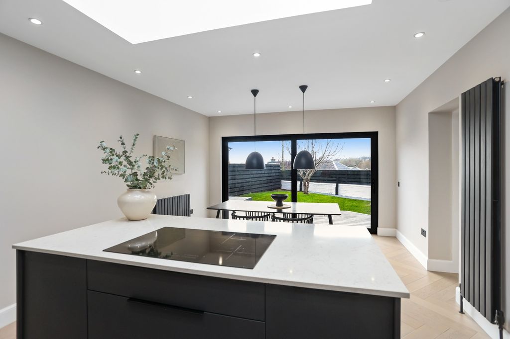 Additional image 5 of 3 bed bungalow for sale11 Marionville Park, Edinburgh EH7