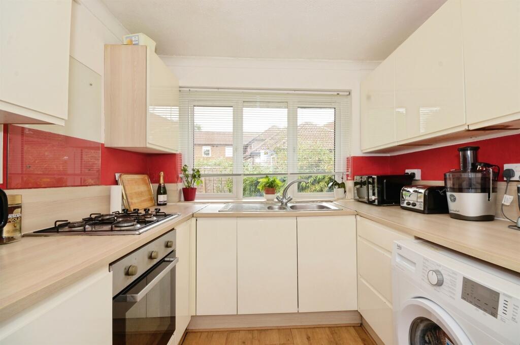 Roundwood Lane, HARPENDEN photo 4