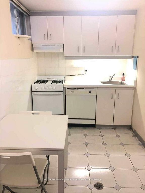 Bsmt-44 Bellevue Avenue, Toronto, ON, M5T 2N4