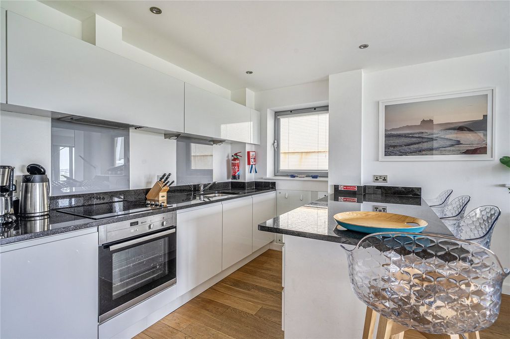 Additional image 3 of 3 bed flat for saleAzure, Headland Road, Newquay TR7