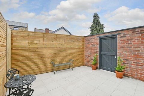 Hunter House Road, Hunters Bar S11