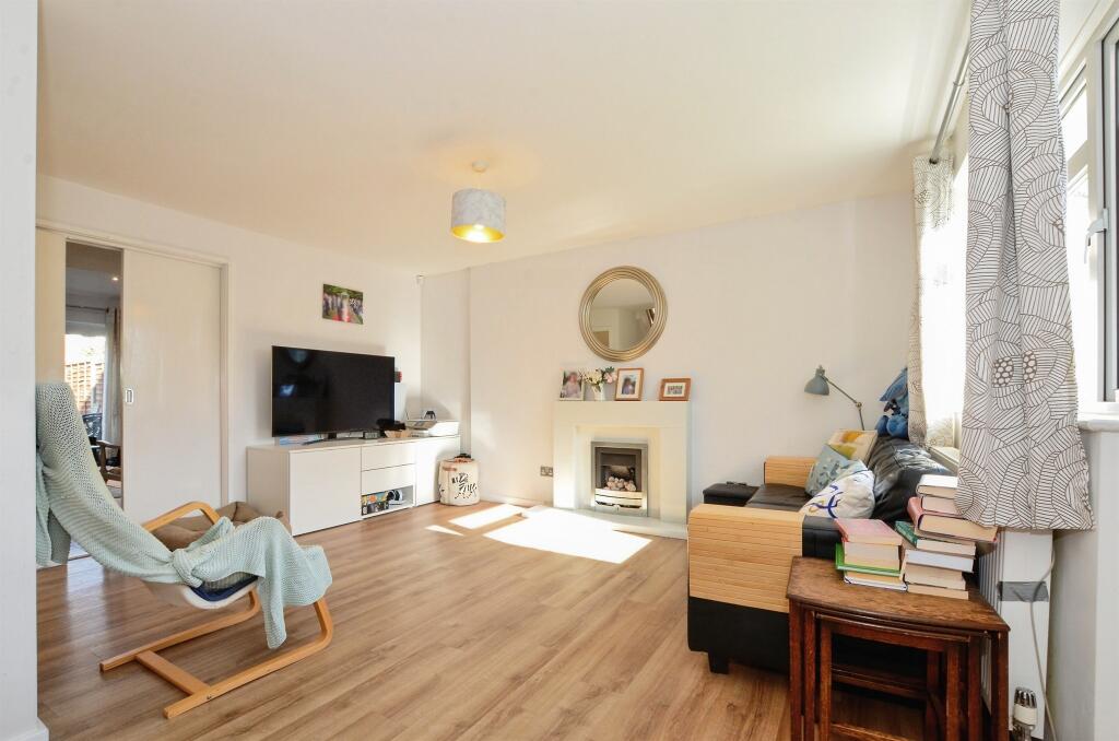 Chesterton Avenue, Harpenden photo 4