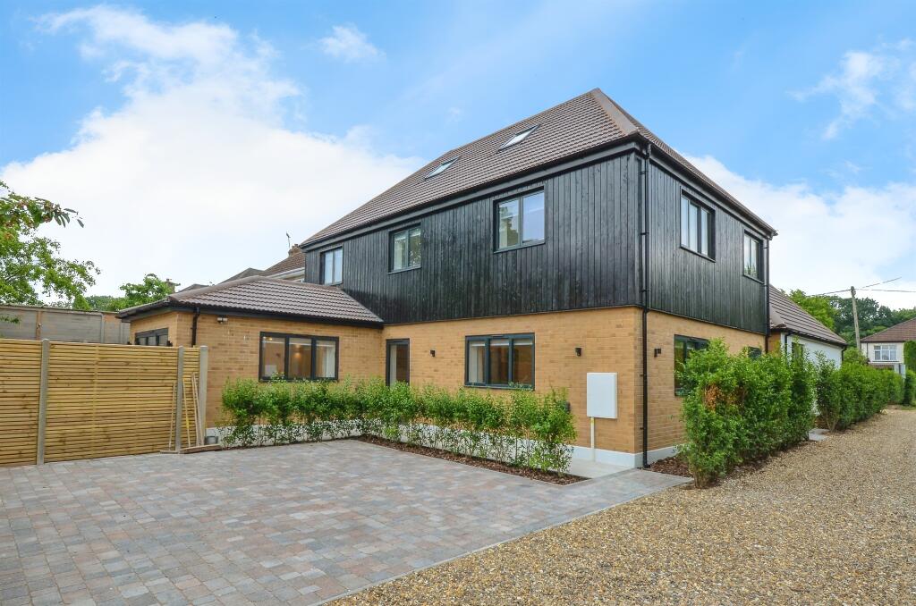 Wildwood Avenue, Bricket Wood, St. Albans