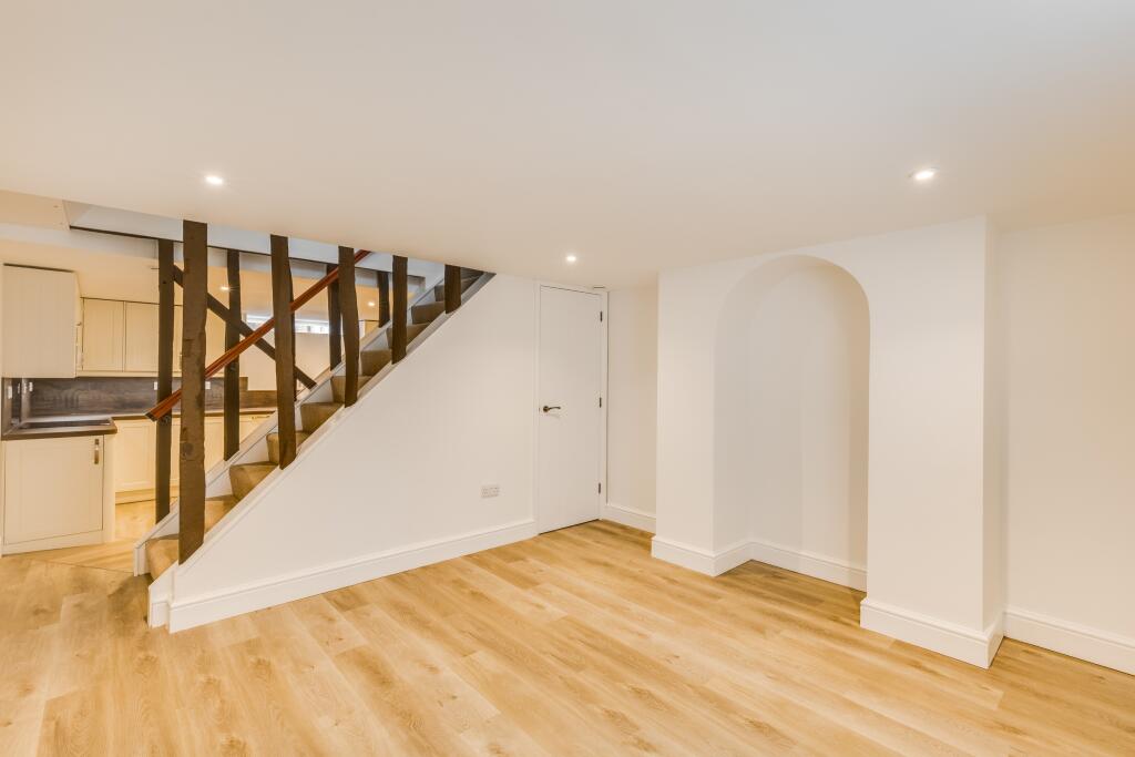 Additional image 3 of High Street, Welwyn, Herts, AL6