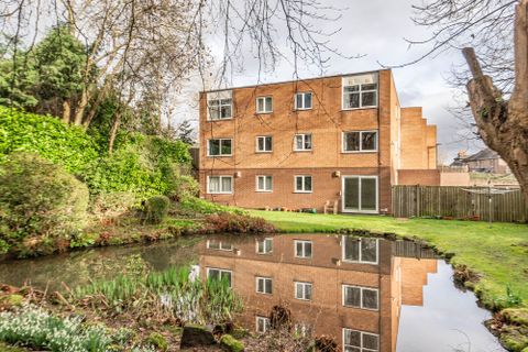 Dobbin Hill, Dobbin Court S11
