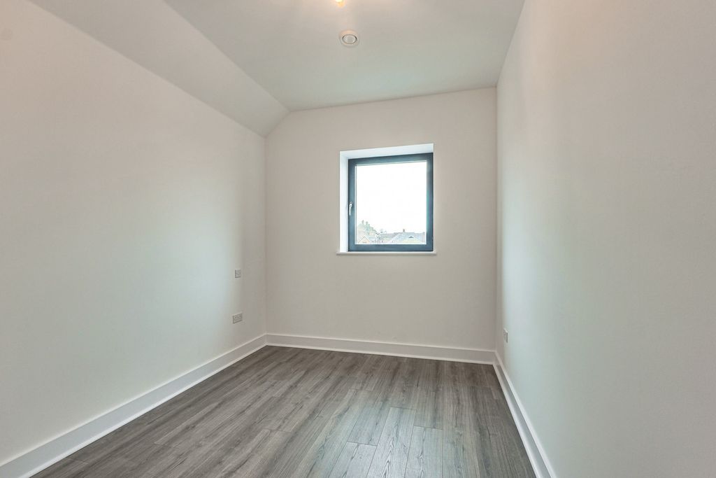 Additional image 7 of 1 bed flat for saleHigh Street, Rayleigh SS6