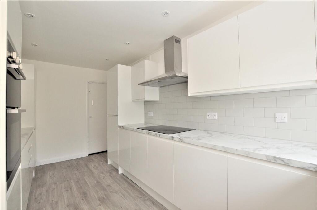 Additional image 3 of Upton Close, Park Street, AL2