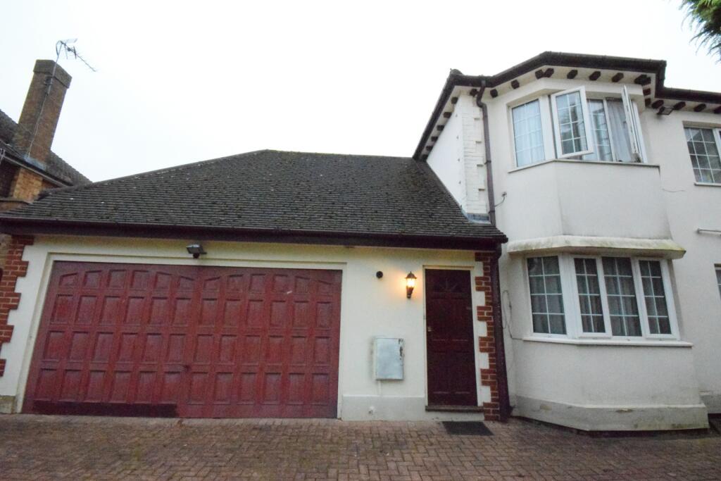 St. Albans Road West, Hatfield, AL10